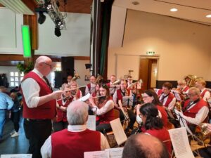 Das große Orchester im Einsatz auf dem Schützenfest in Enkhausen